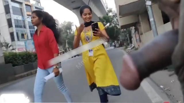 Horny Guy Flash Cock Infront Of College Girls Leak Online